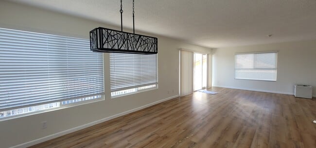 Building Photo - 623 N Juanita Ave