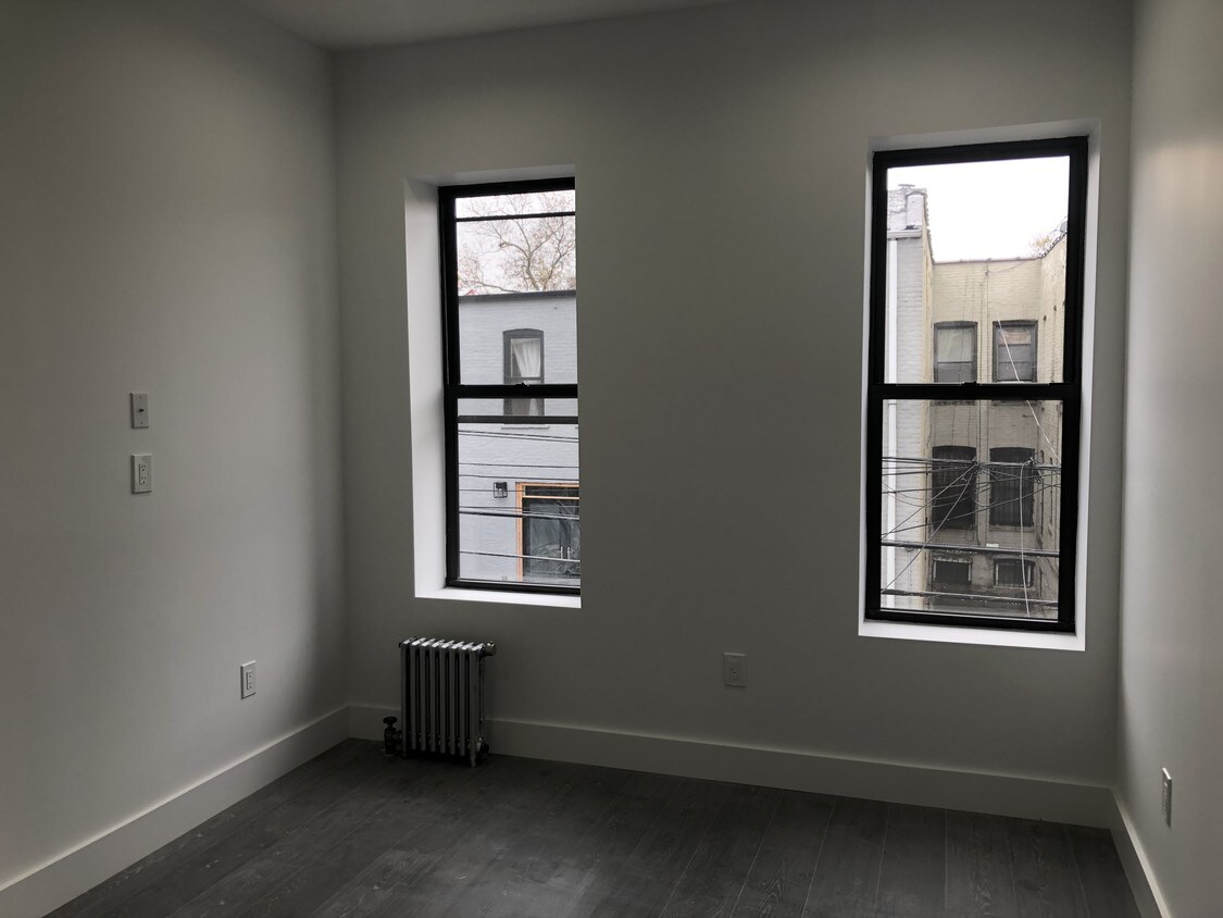 Foto del edificio - 370 Rutland Rd