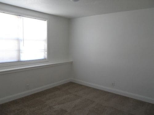 Building Photo - 2706 Redbud Ln