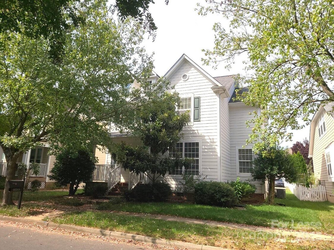Foto principal - 17213 Cranwood Ave
