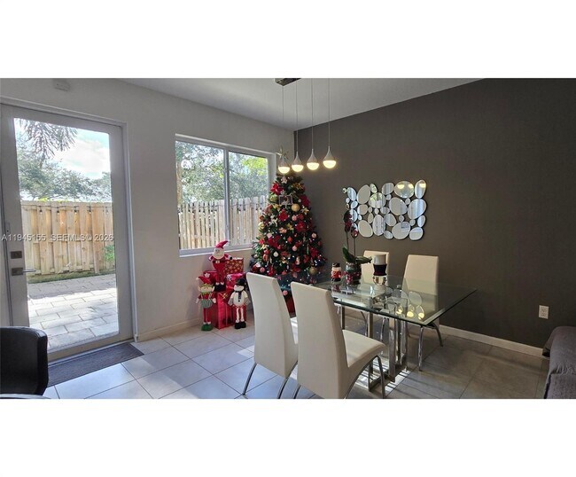 Foto del edificio - 1002 NW 208th Terrace