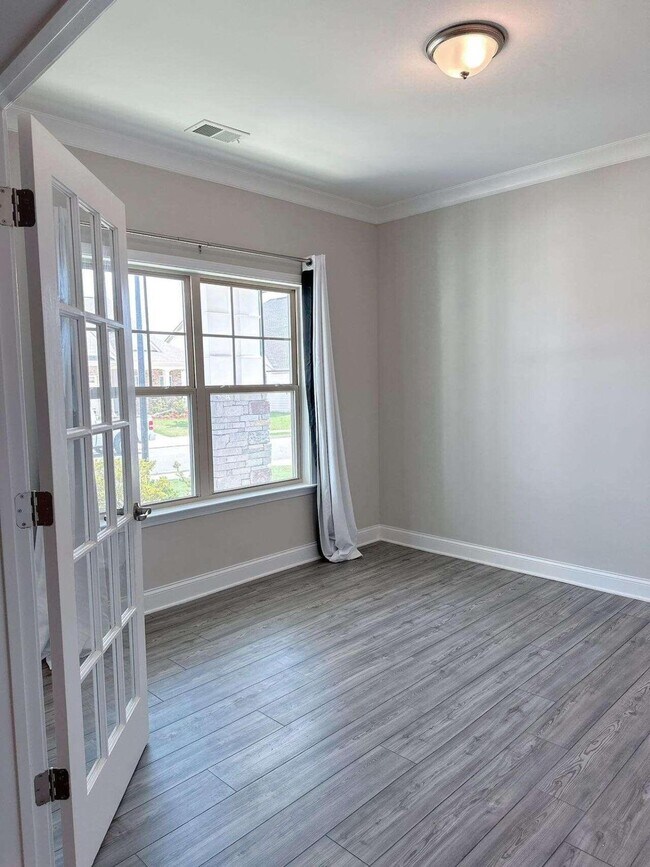 Building Photo - 145 Hollis St