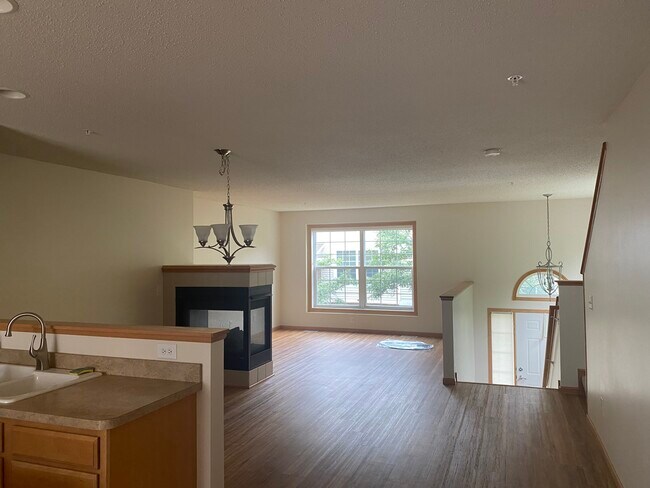 Building Photo - 916 Ledgestone Dr