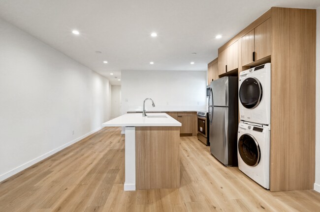 Foto del edificio - 2525 Beverley Ave