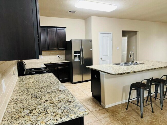 Foto del edificio - 9315 Claystone Ln