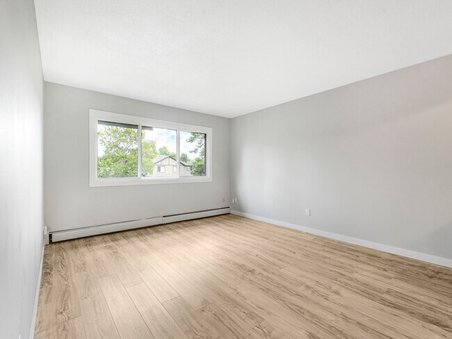 Building Photo - 9610-9149 149 St