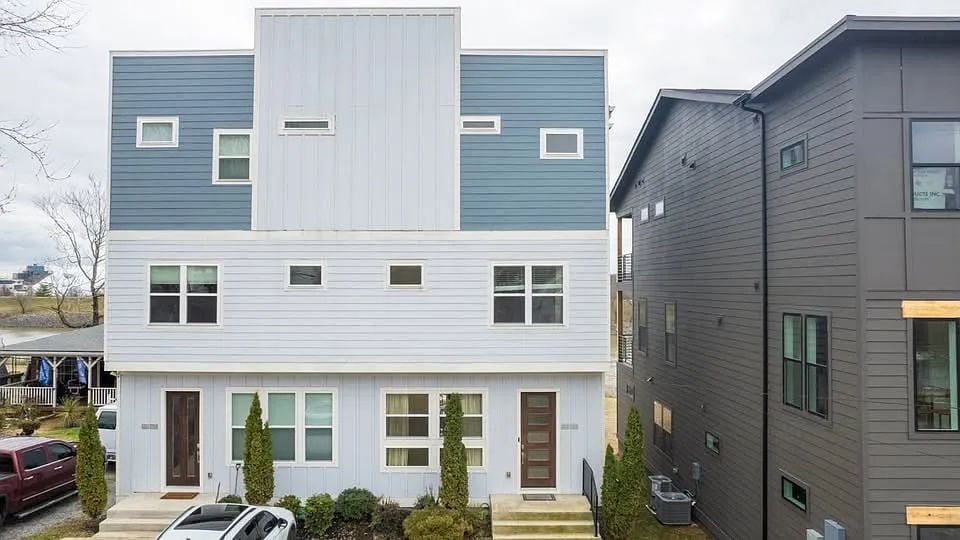 Primary Photo - Fully Furnished House on the River! 10 min...