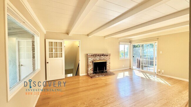 Foto del edificio - 3+ Bedroom Modern El Cerrito Hills Home