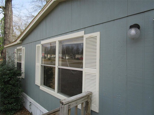 Building Photo - 9541 Maple Ridge Dr