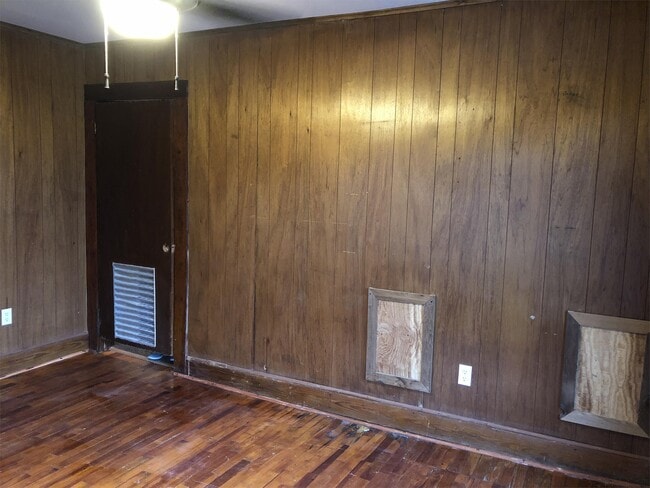 Foto del edificio - 3725 Edison Ave