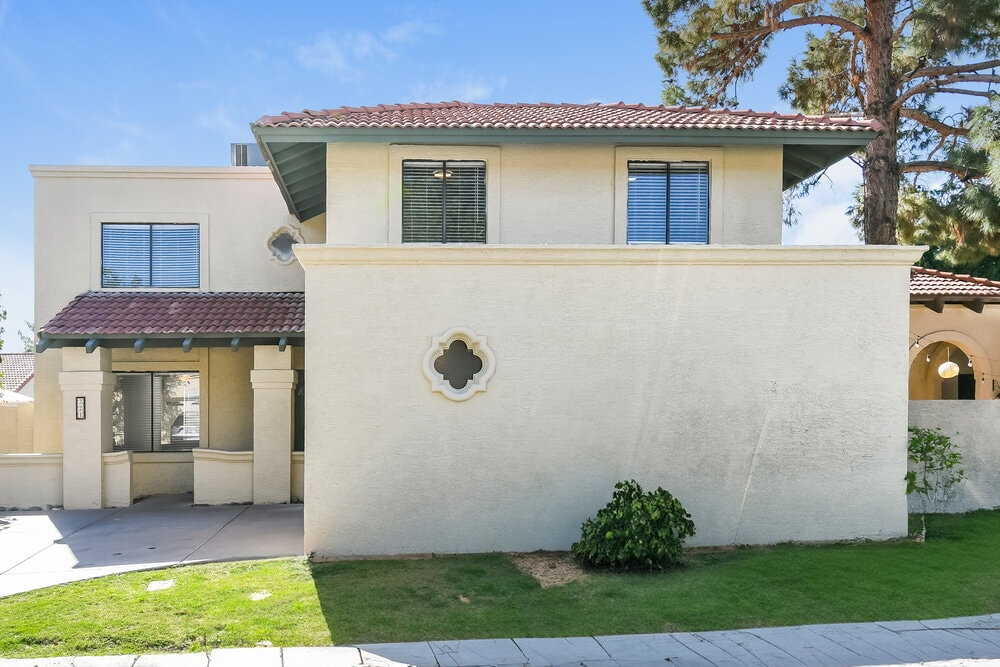 Primary Photo - 221 E Kroll Dr