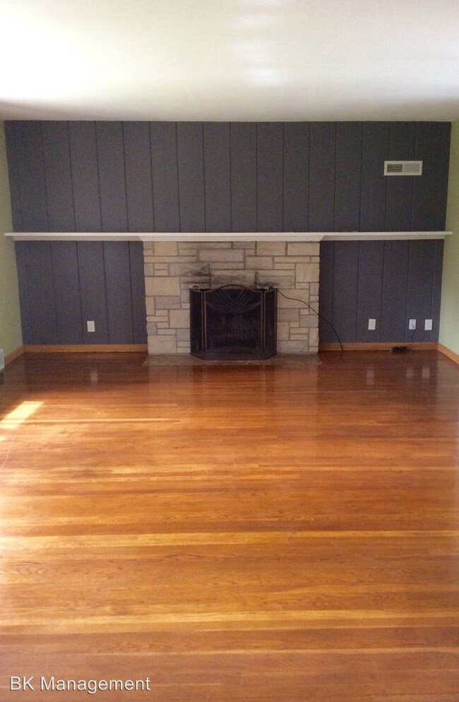 Building Photo - 4 br, 2 bath House - 1725 Summit