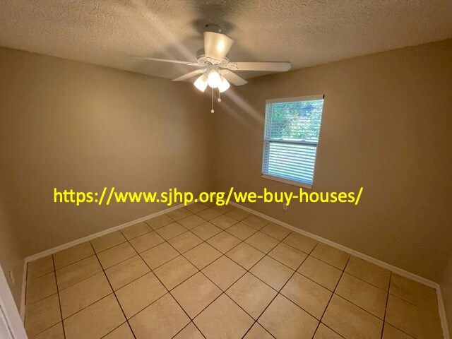 Foto del edificio - 3380 11th St