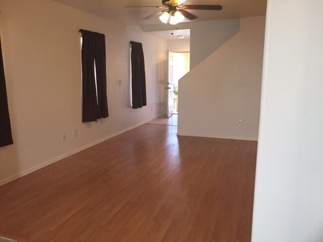Foto del edificio - 4-bedroom, 3 bath + Loft!  Mountain's Edge 89178
