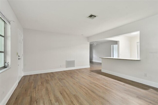 Building Photo - 2111 Lanai Ave