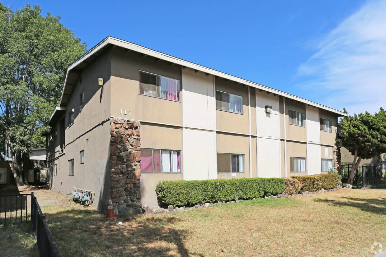 Building Photo - 117 E. Leatrice