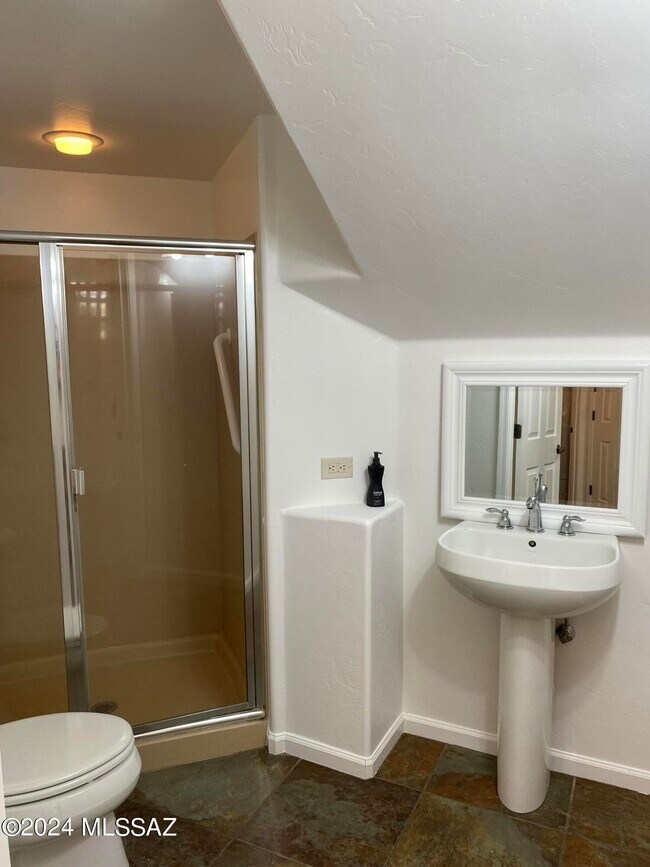 Building Photo - 653 N. Encanto Village Way