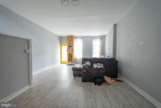 Foto del edificio - 4708 Fowler St