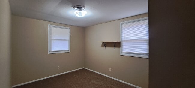 Building Photo - 2024 Wyandotte Ave