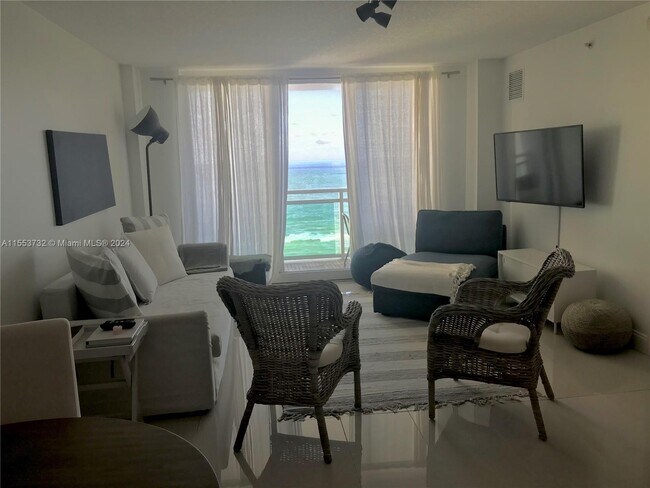 Building Photo - 6917 Collins Ave