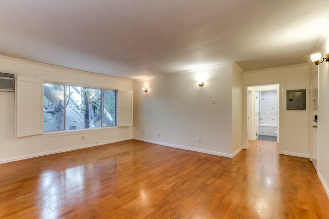 Building Photo - 960 Larrabee St