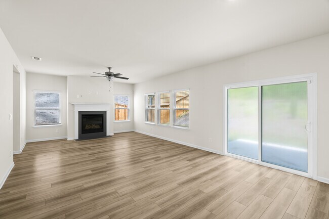 Building Photo - Room in House on Richmond Trl
