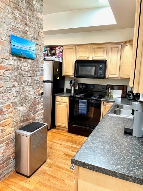 Cocina - 1026 Paradrome St
