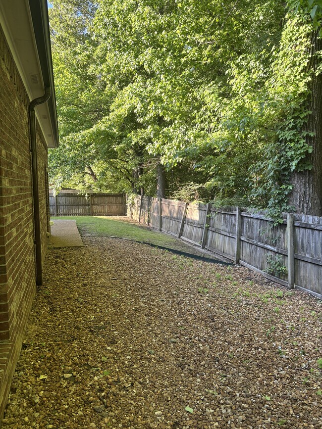 Building Photo - 7412 Brentlawn Dr