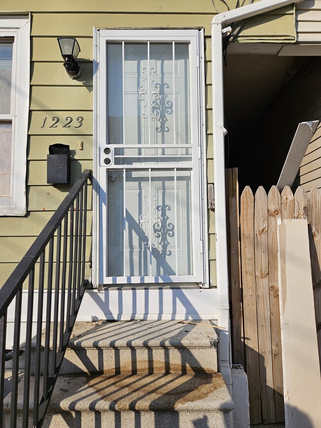 Building Photo - 1223 Lobdell St.