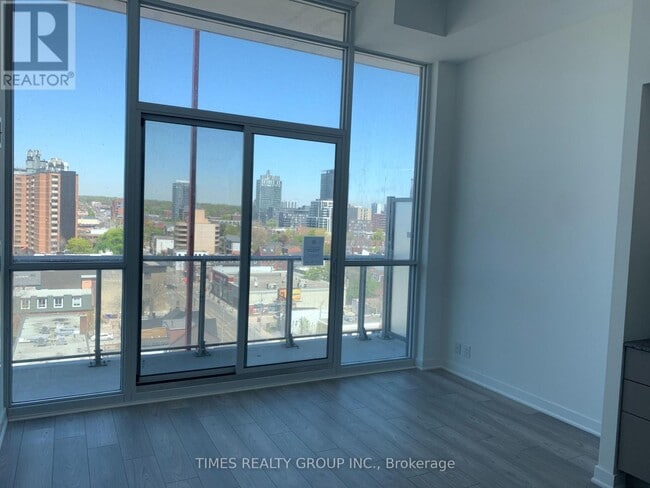 Building Photo - 120 Parliament St