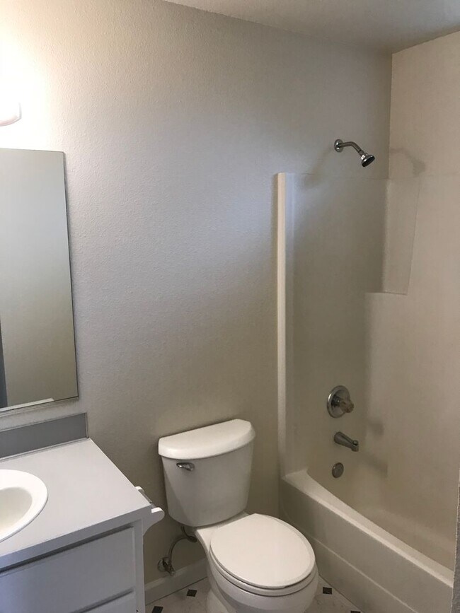 Building Photo - Nice 2 Beds/ 2 Bath Condo in Woondinville!
