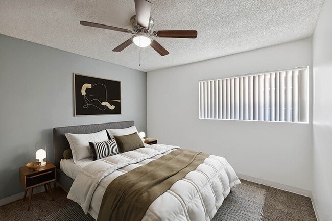Building Photo - Lakeside Casitas