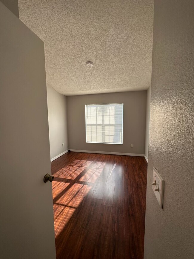 Foto del edificio - 2147 Cypress Bay Blvd