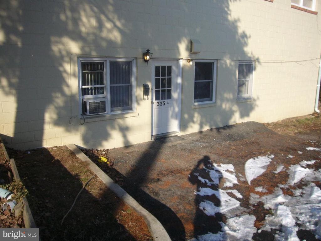 Building Photo - 335 Marshall St