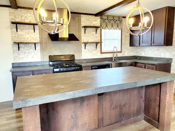 Foto del edificio - 338 Saddle Dr