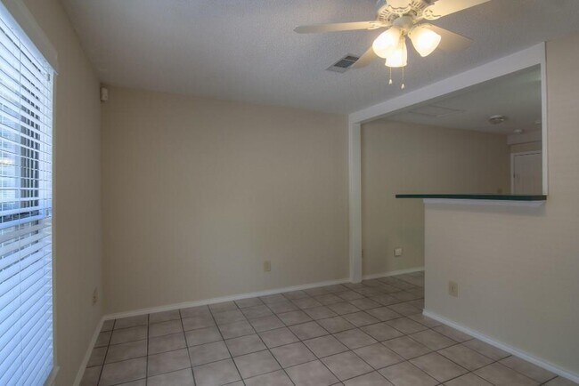 Foto del edificio - 1615 Westmoor Dr