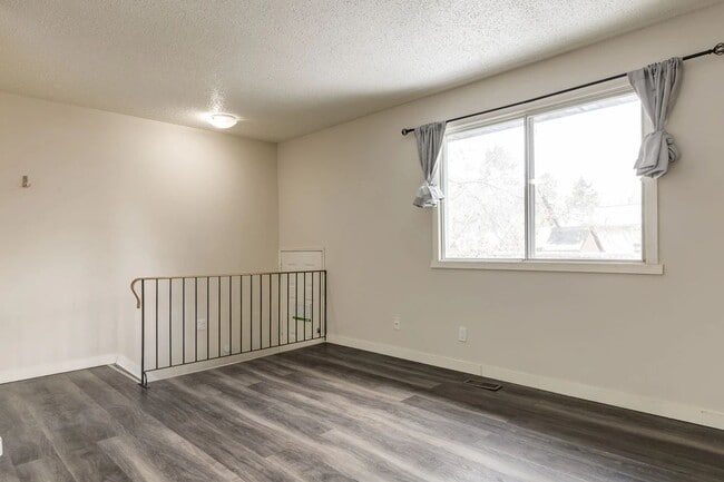 Building Photo - Spruce View Apartments