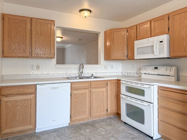 Building Photo - 223 E 900 S