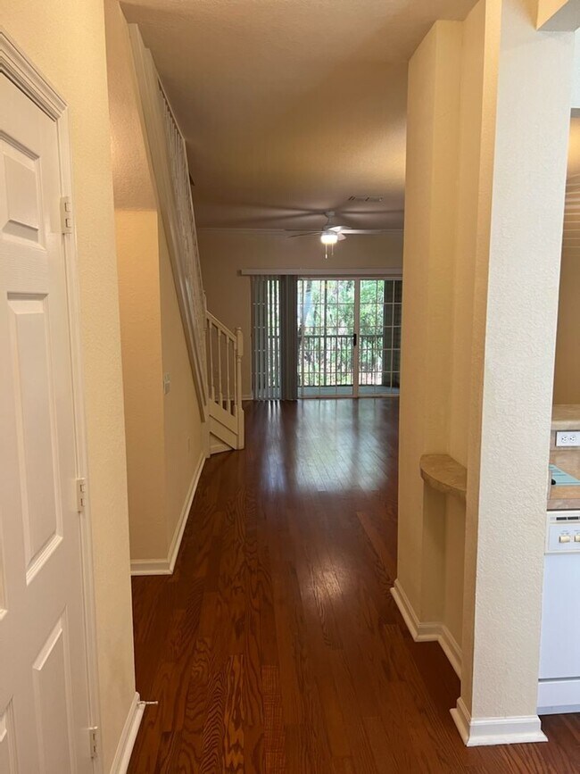 Foto del edificio - 2 bedroom 2 1/2 bath in NW Magnolia Place