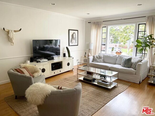 Foto del edificio - 7311 Dunfield Ave