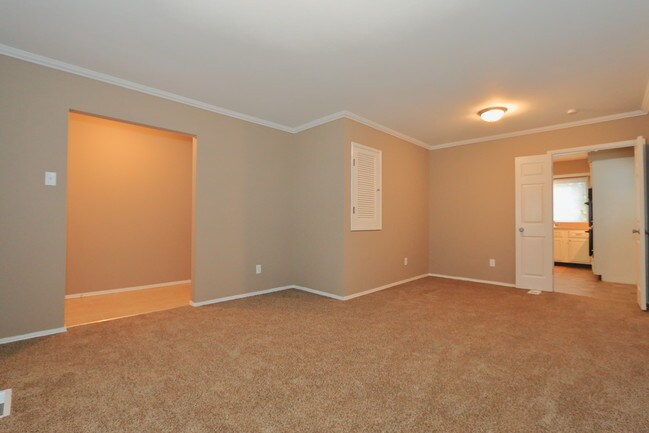 Building Photo - 6871 Parc Charlene Dr