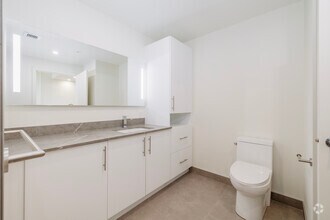 1BR, 1BA - 648SF - Bathroom - Bellevue MTL