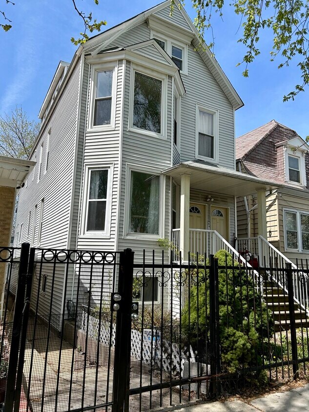 Primary Photo - 2928 N Talman Ave