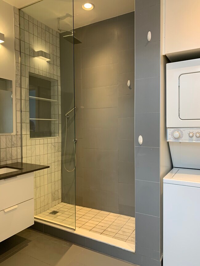 Building Photo - 29 Covert St