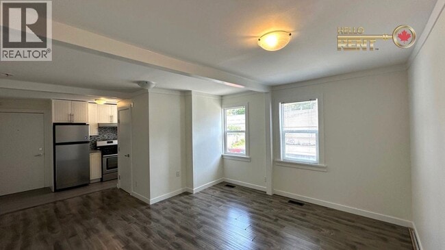 Building Photo - 130 Lonsdale Ave
