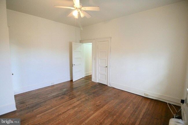 Building Photo - 853 W University Pkwy