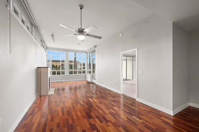 Foto del edificio - 700 W Harbor Dr