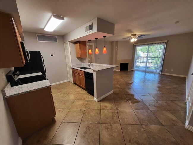 Foto del edificio - 12955 Woodforest Blvd