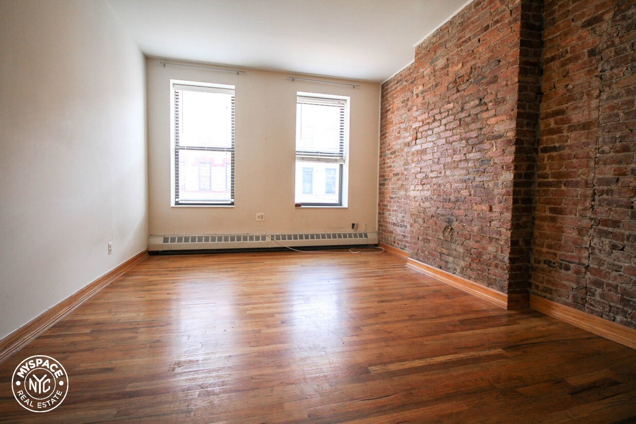 Primary Photo - 239 Stanhope St