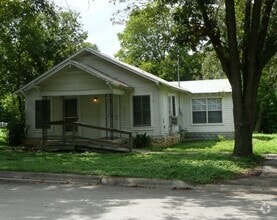 Building Photo - 104 Eastwood St